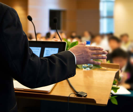 Researching a coach, Quelle: Fotolia